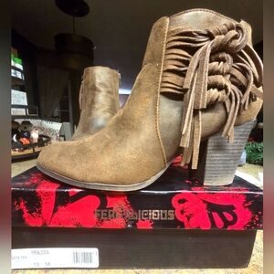 Ladies Boots Size 10